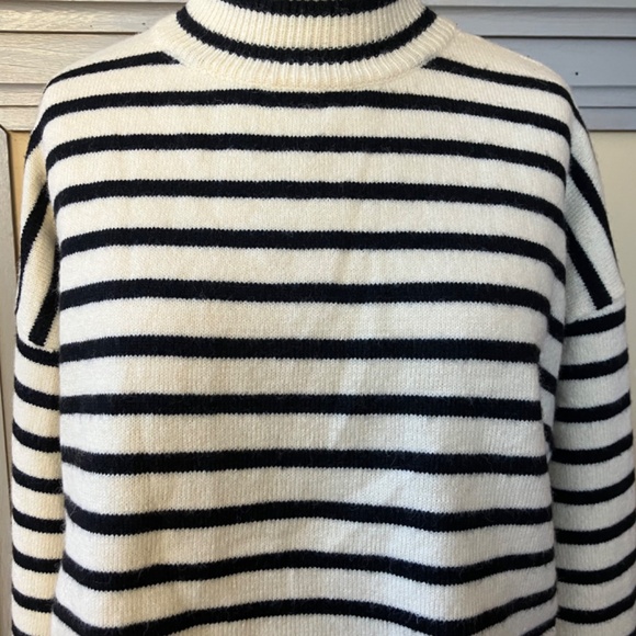 Cider Cream & Black Striped Mock Neck Cropped Sweater – Size Small - Picture 5 of 6